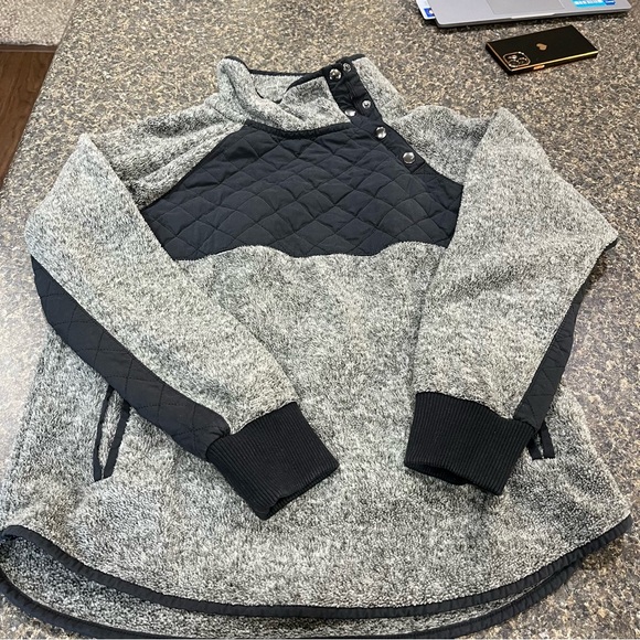 Abercrombie Asymmetrical Fleece - Picture 1 of 5